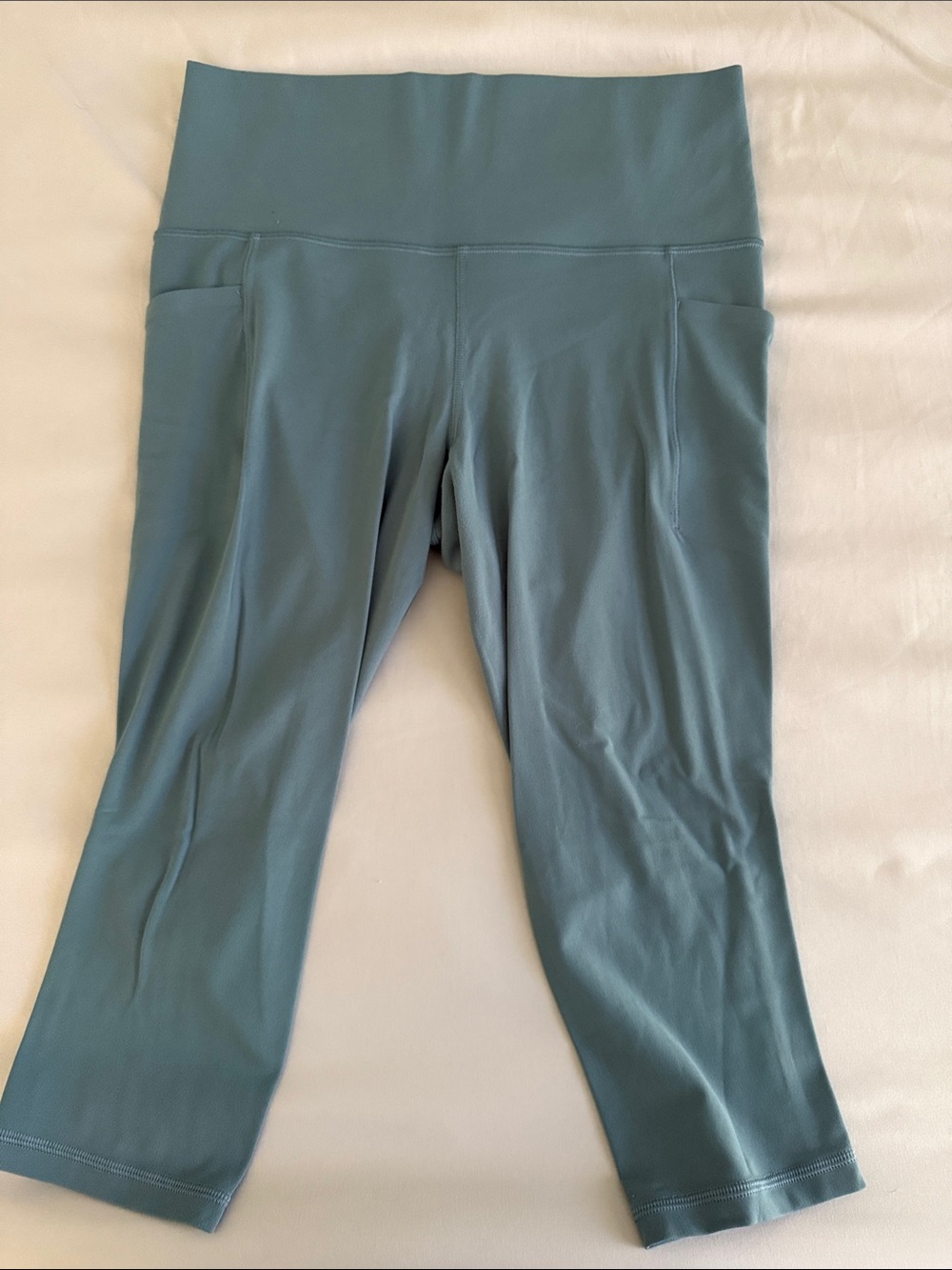 Athleta Salutation Stash Pocket ll Capri in Teal